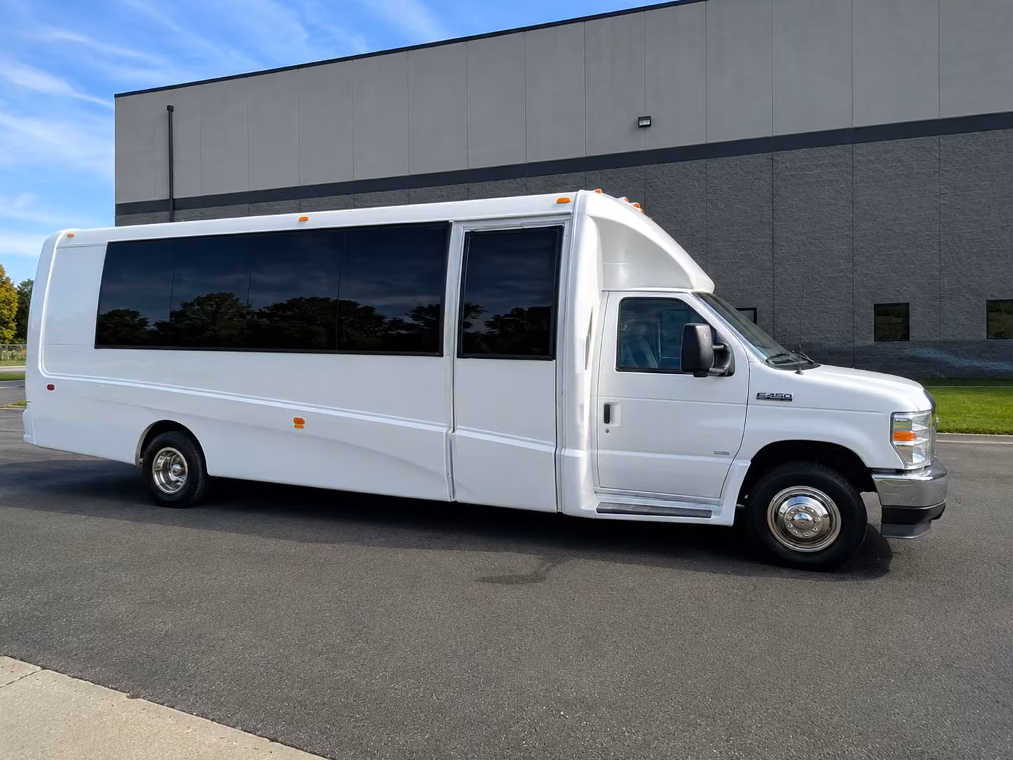 anaheim 15 passenger minibus rental